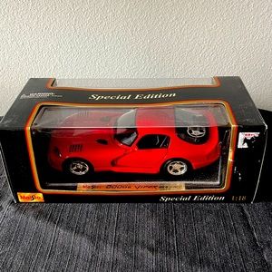 1/18 Maisto Dodge Viper GTS 1997 diecast
